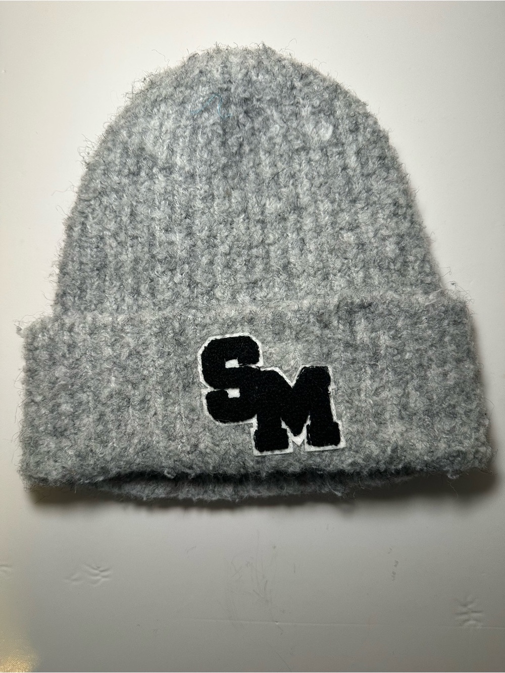 Steve Madden Grey Fuzzy Ribbed Knit Beanie Hat SM Chenille Patch One Size